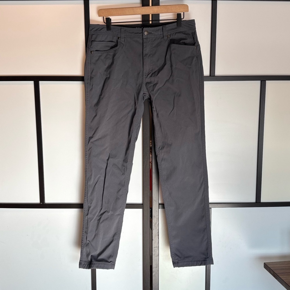 Western Rise men’s gray‎ pants. Size 33